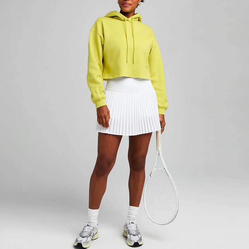 hongfeng’s crop top hoodie offers a trendy and chic look for fashion-forward women.